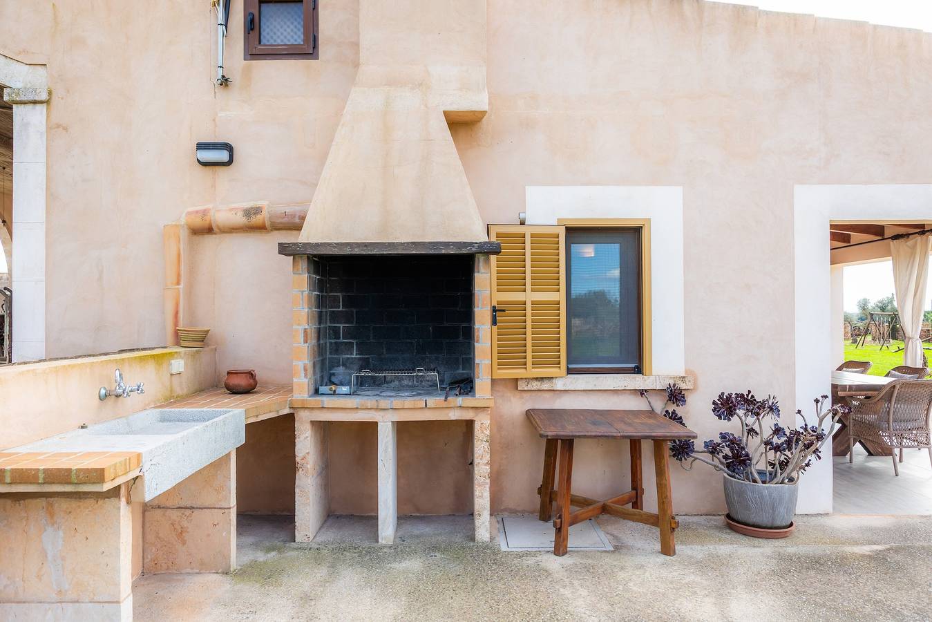Villa 'Es Porxo' with Mountain View, Wi-Fi and Air Conditioning in Campos, South Majorca