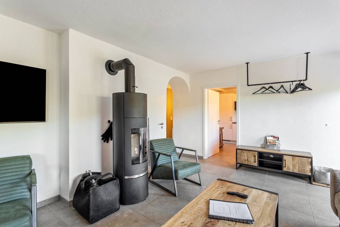 Apartamento entero, Apartamento 'Grete' con vistas a la montaña, terraza privada y Wi-Fi in Diemelsee, Upland