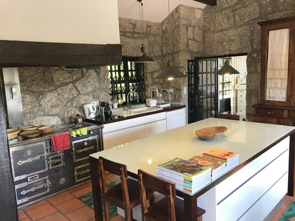 Four-Bedroom House in Bouro (Santa Maria), Distrito de Braga