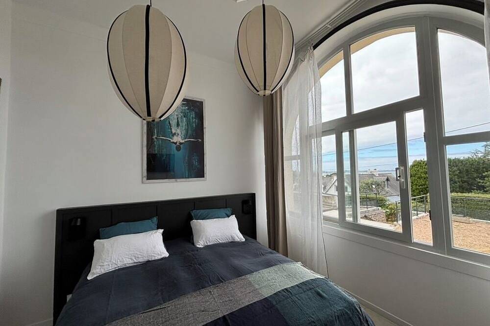 Ganze Wohnung, 2-bed apartment with private terrace - 50m from beach and Gr34. Dogs welcome. in Carantec, Ceinture Dorée