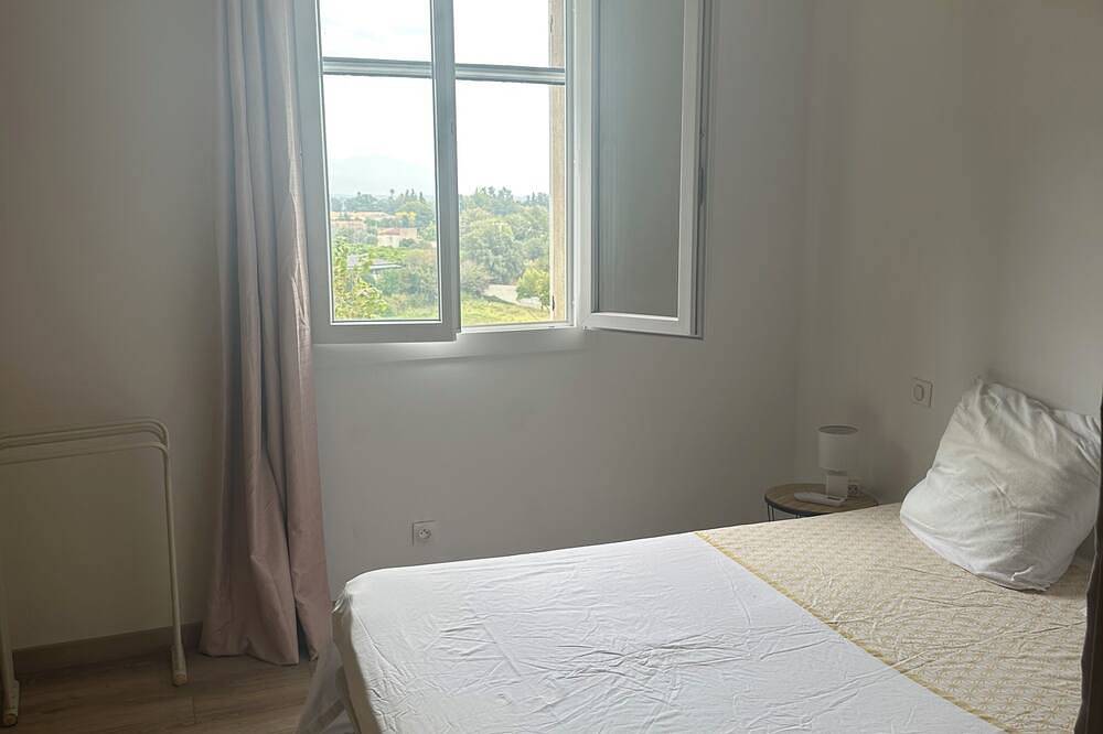 3-bedroom house, close to beaches, quiet Ideal for family or friends. Air-conditioned in Venzolasca, Corte region