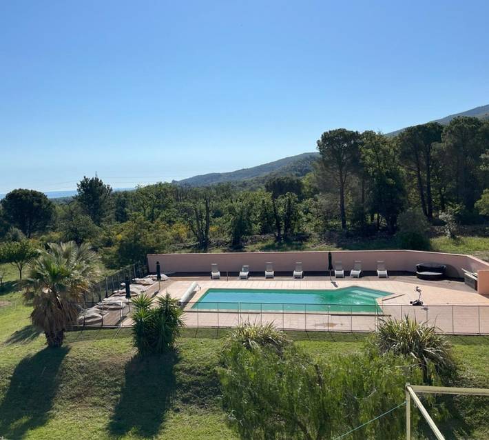 Gîte pour 4 personnes, avec piscine et jardin - 1