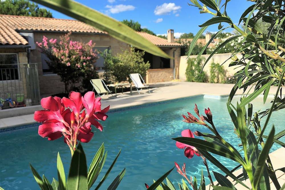 Ganze Wohnung, Wöchentliche Vermietung von Touristenunterkünften ***, Klimaanlage, Schwimmbad, privater Parkplatz in Montaren-et-Saint-Médiers, Nimes und Umgebung