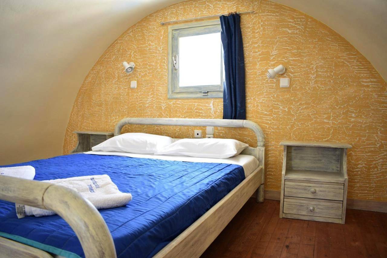 Sea Wave Villa in Plage d'Perivolos, Perissa