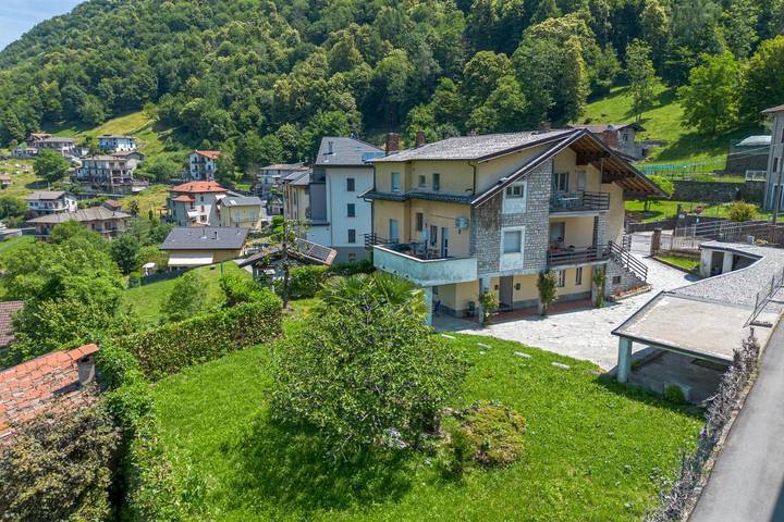 Gîte pour 4 personnes, avec Balcon et Terrasse ainsi que Jardin et Vue à Schignano