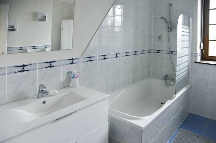 Appartement entier, Les pieds dans l 'eau la tête dans les nuages(150métres des Thermes) in Luxeuil-les-Bains, Haute-Saône