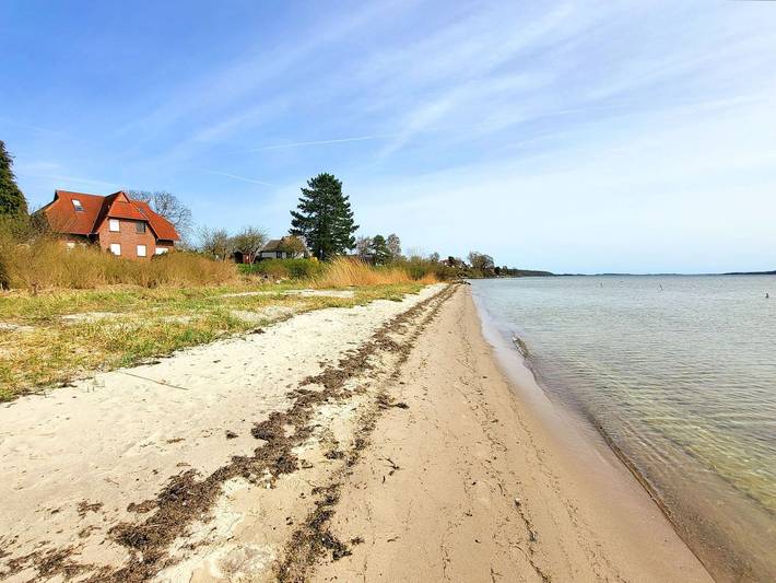 Apartamento entero, Ruhig gelegene Ferienwohnung mit Meerblick - Ferienwohnung Blick auf Vilm in Putbus, Rügen