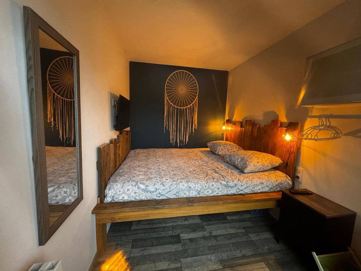 Appartement entier, Two-Bedroom Apartment in Toulon-sur-Arroux, Région de Charolles