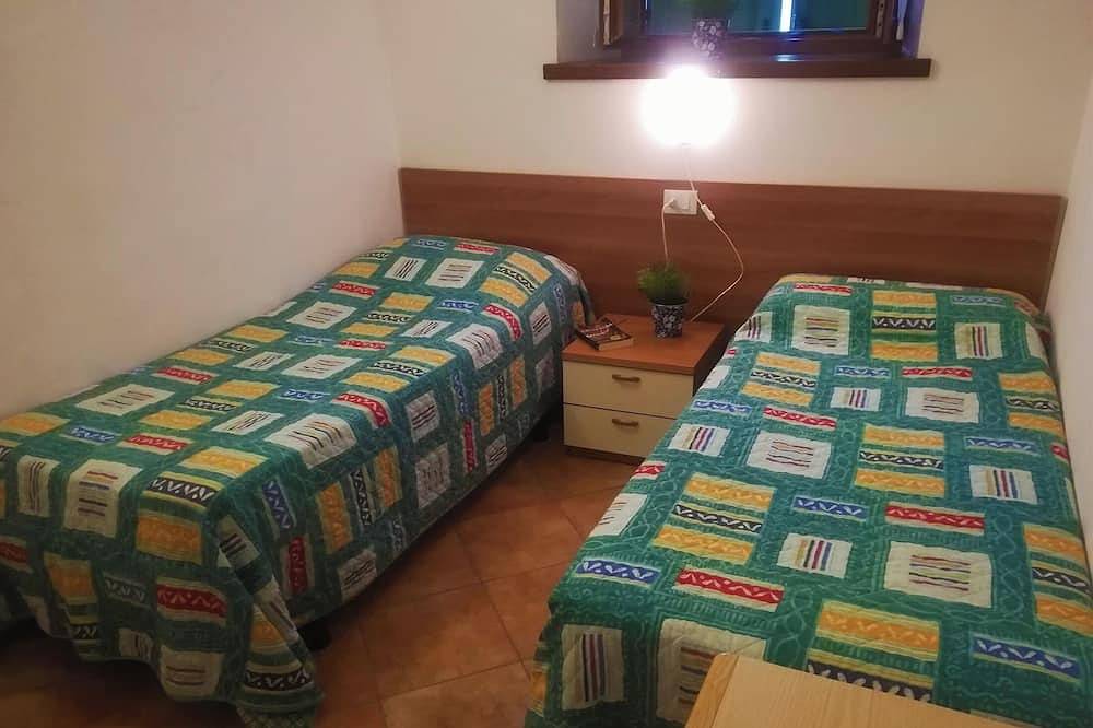 Ganze Wohnung, Seeufer mit Garten in Idro, Gardasee-Berge