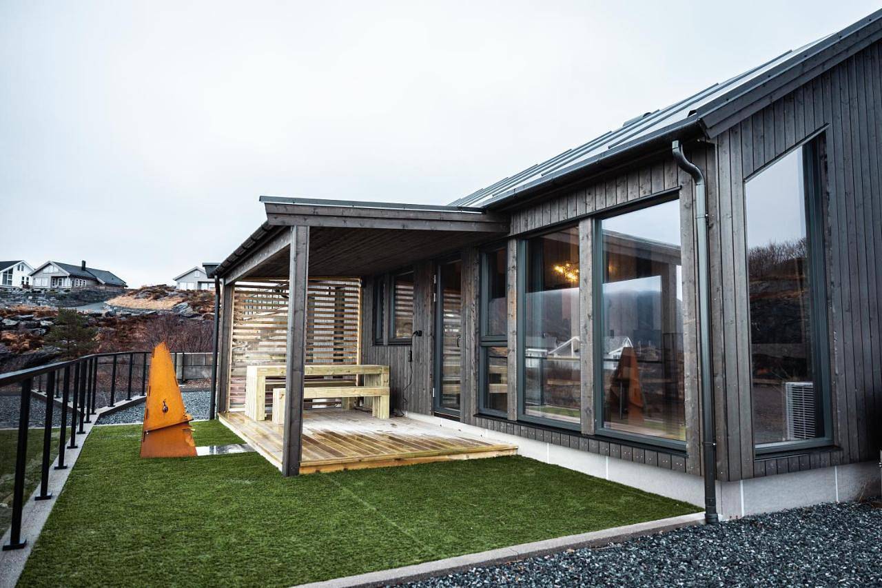 Sunset Island Retreat, Ocean Cabin with Hot Tub in Atløyna, Askvoll