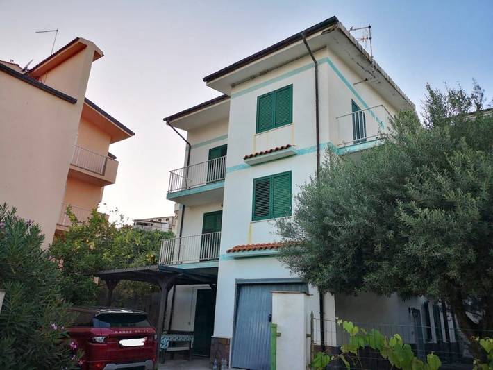 Ferienwohnung für 6 Personen, mit Terrasse und Garten sowie Ausblick