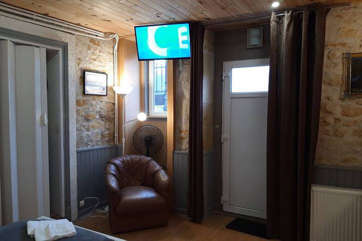 Location de vacances pour 2 personnes, avec terrasse et jardin à Saint-Honoré-les-Bains - 4