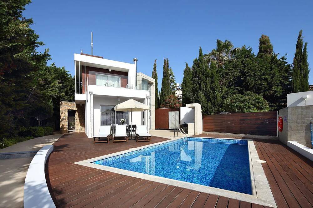 Villa for 4 People in Paphos, South Cyprus
