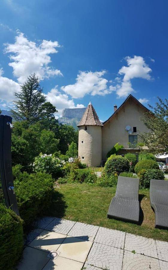Hôtel pour 6 personnes, avec sauna et terrasse ainsi que piscine et jardin dans Mont Aiguille