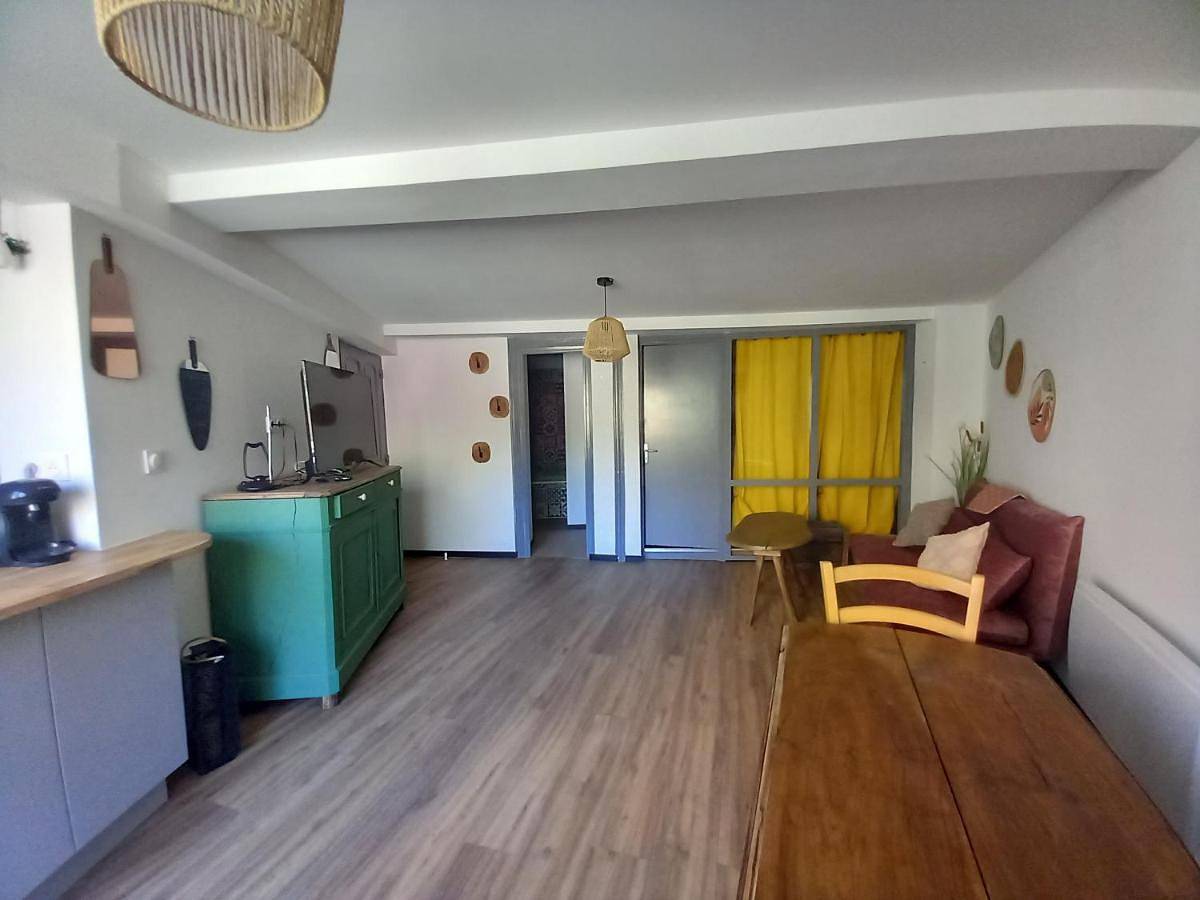 Appartement entier, T2 cosy avec terrasse privative in Clermont-l'Hérault, Région de Lodève