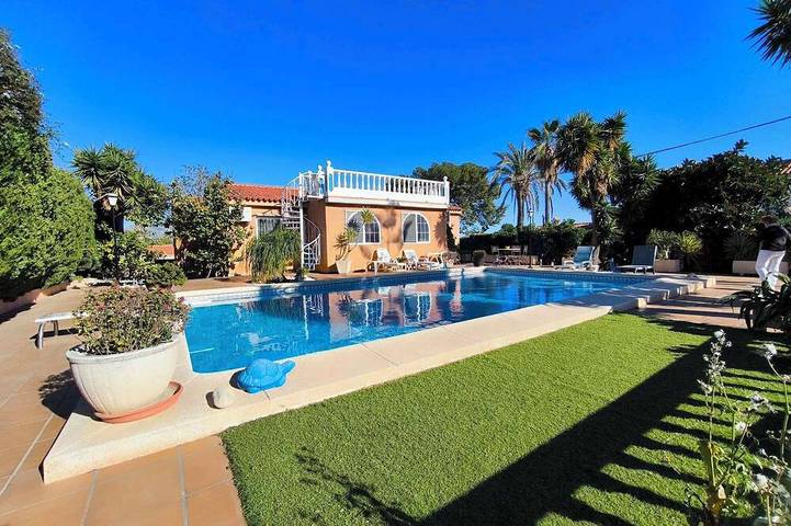 Chalet para 8 personas, con jardín además de jacuzzi y balcón en Alfàs del Pi