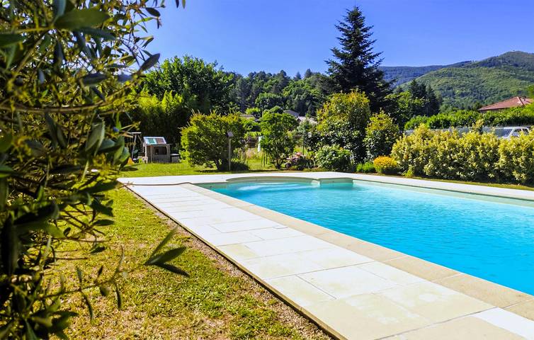 Maison de vacances pour 5 personnes, avec terrasse ainsi que jardin et piscine