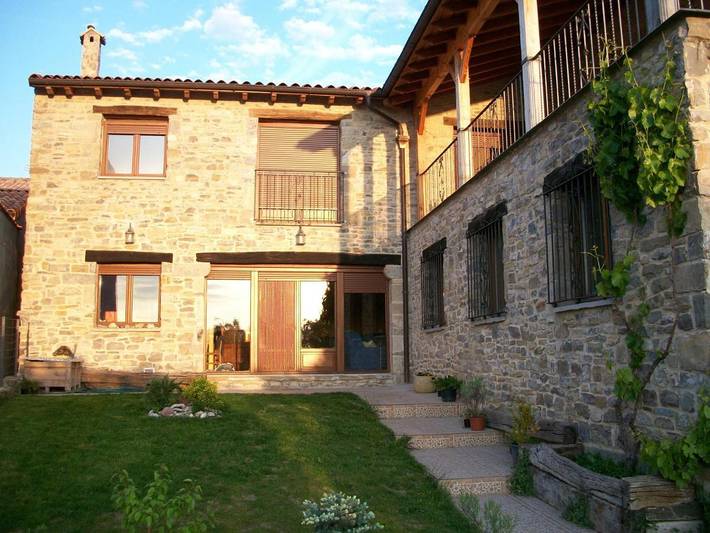 Casa rural para 10 personas, con Balcón y Terraza además de Jardín y Vistas en Comarca de Aoiz