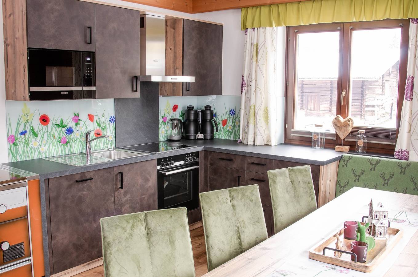 Entire apartment, Apartment 'Bartnelke' with Mountain View, Shared Pool and Wi-Fi in Sankt Johann im Pongau, Ski Amadé