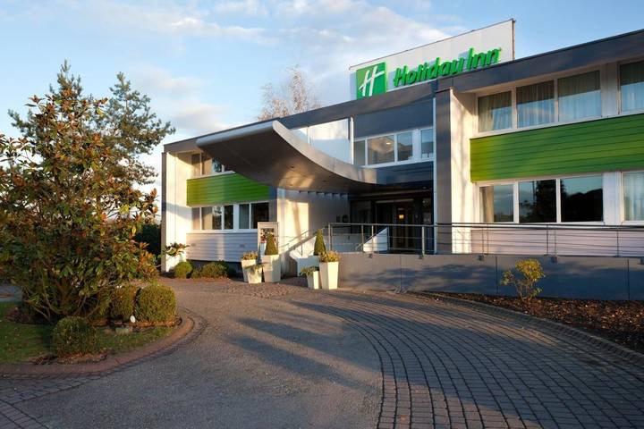Hôtel, avec Terrasse ainsi que Jardin et Piscine à Englos