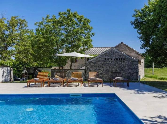 Ferienhaus für 8 Personen, mit Balkon und Pool sowie Ausblick und Garten