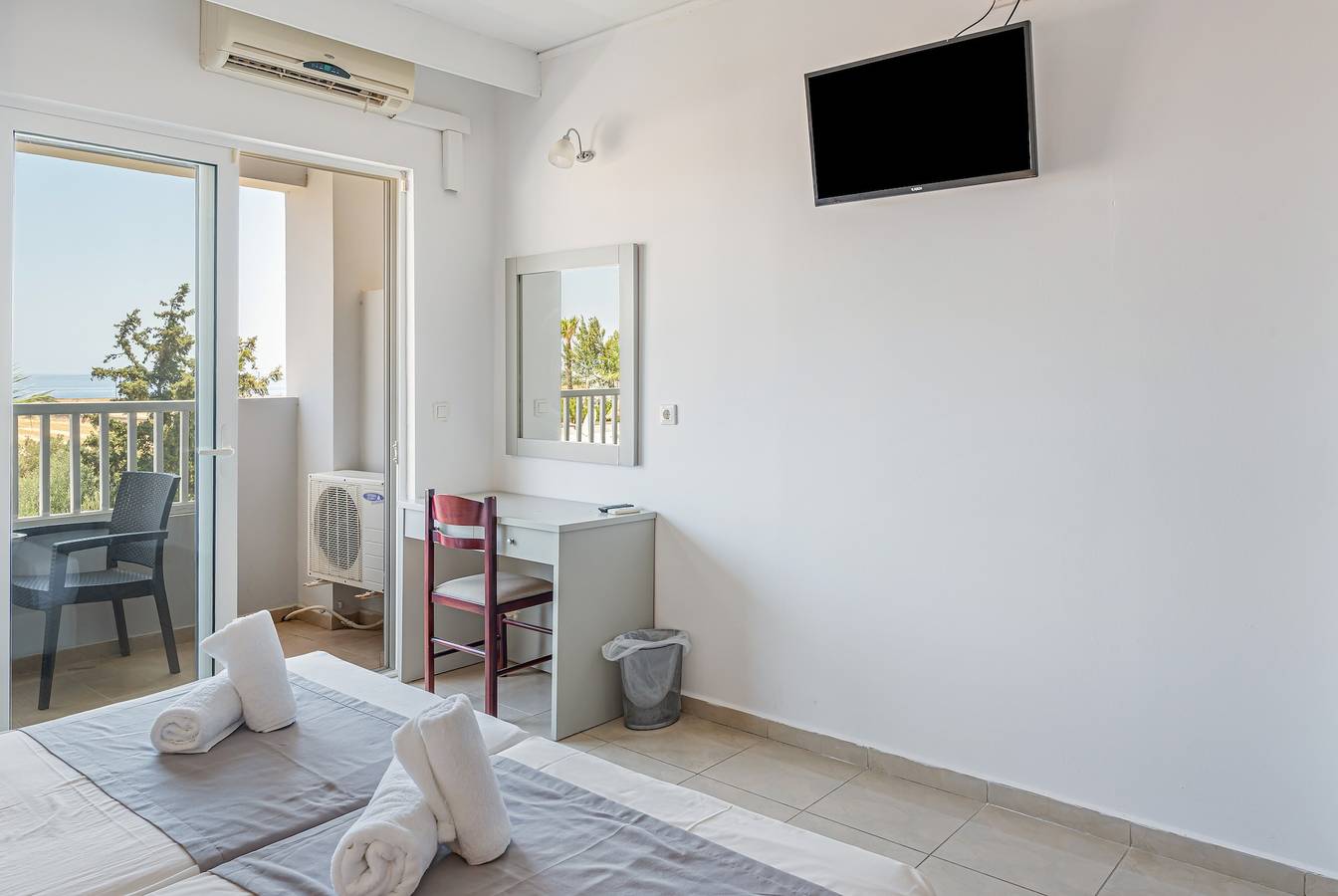 Studio Appartement 'Evripides Triple Room 2' met Gedeeld Zwembad, Gedeelde Tuin en Airconditioning, foto 6