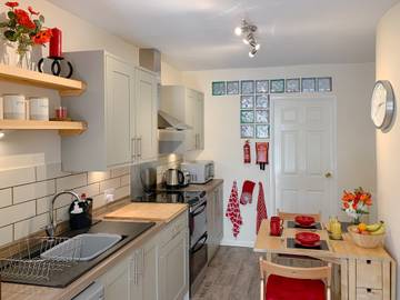 Log Cabin for 2 People in Bowness-on-Windermere, Cumbria, Photo 4