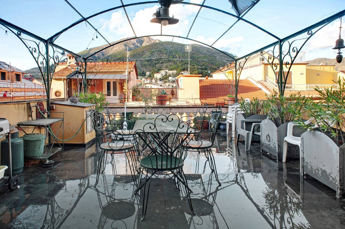 Hel lejlighed, Apartment "Casa Alighieri 2" with Sea View, Private Terrace & Wi-Fi in Levanto, Levanto Kommune
