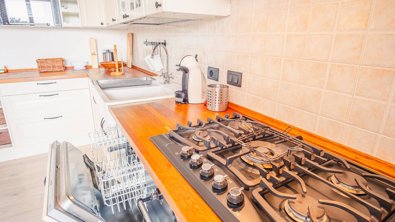 Ganze Wohnung, Ferienwohnung für 4 Personen mit Terrasse in Polpenazze del Garda, Gardasee-Berge