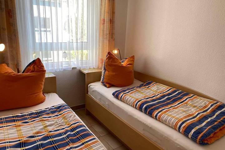 Ganze Wohnung, Komfortable Ferienwohnung mit Balkon in erster Strandreihe in Zingst - Residenz in Ostseebad Zingst, Zingst