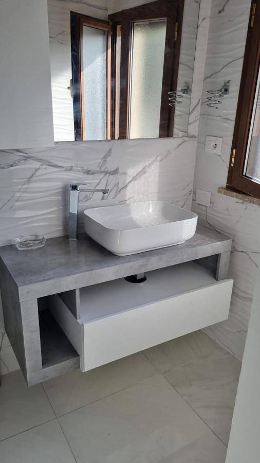 Double Room with Private Bathroom in Ardea, Provincia di Roma