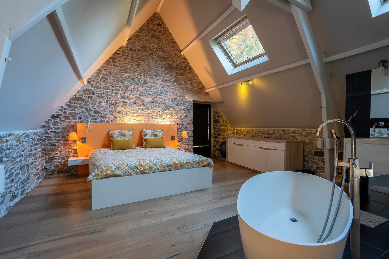 Gîte La Maison Dorée - Chaumière pour 6 in Brandivy, Región de Vannes