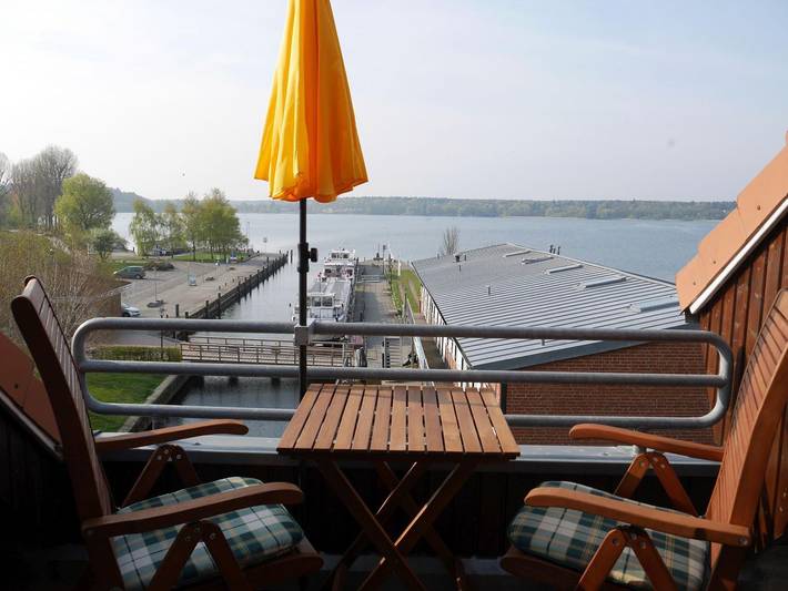 Vakantiewoning voor 4 personen, met Balkon en Uitzicht op het meer in Waren (Müritz)