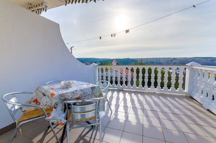 Ferienwohnung für 3 Personen, mit Terrasse in Lopar