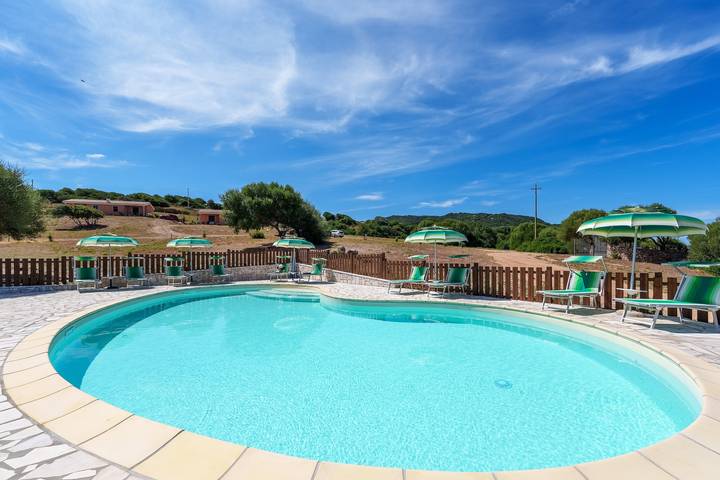Ganze Wohnung, Ferienwohnung "Casa Ginepro Piscina E Vista Mare" mit Meerblick, Gemeinschaftspool und Wlan in Aglientu, Gallura