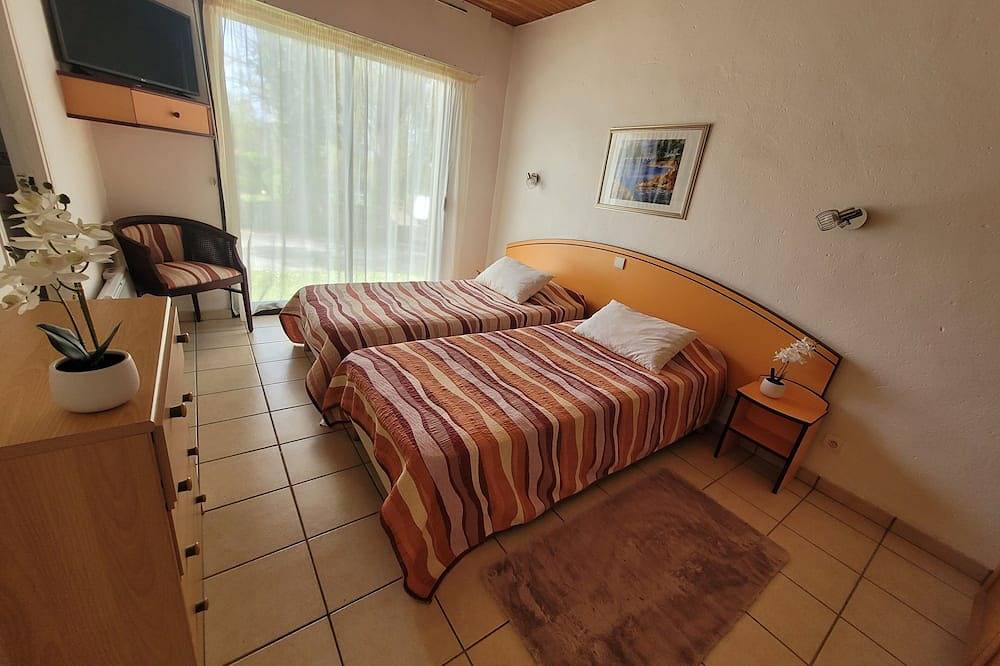 Appartement entier, T2 Terrasse Piscine \"Les clés du hameau\" in Eugénie-les-Bains, Landes