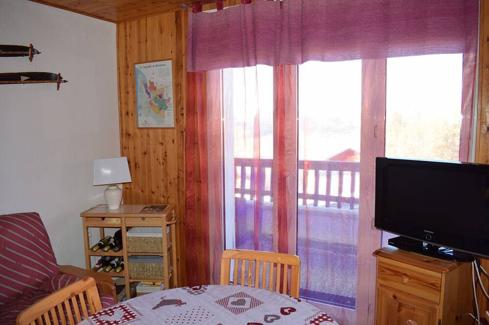 Apartamento entero, Eyne 66800: Apartment rental for 4 people at the base of the slopes and hiking trails in Eyne, Parque Natural Regional de los Pirineos Catalanes