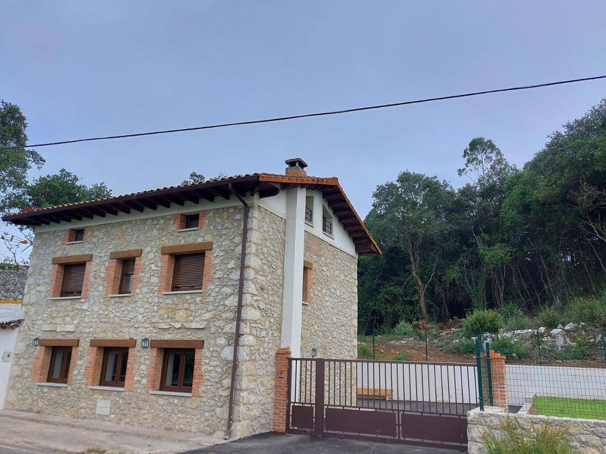 Four-Bedroom House in Balmori, Llanes