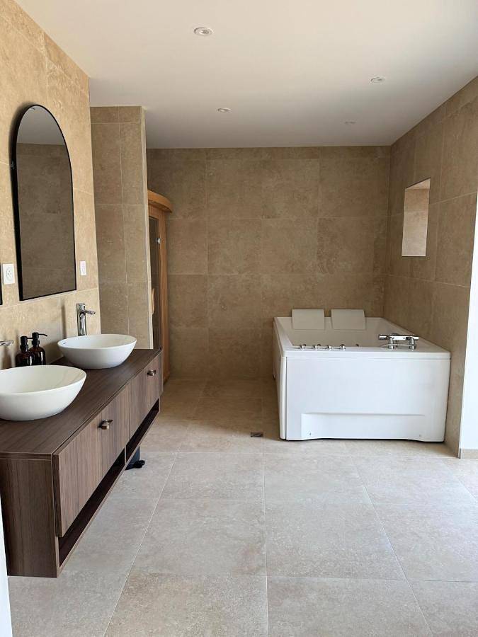 Location de vacances pour 4 personnes, avec sauna ainsi que jardin et jacuzzi à Bais (Ille-et-Vilaine) - 4