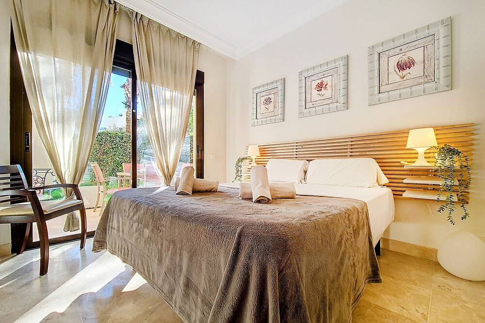 Entire apartment, Ground floor corner apartment with patio and Wi-Fi in Roda Golf, San Javier