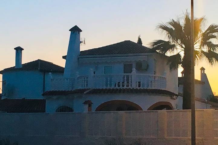Chalet für 6 Personen, mit Garten, mit Haustier in Oliva