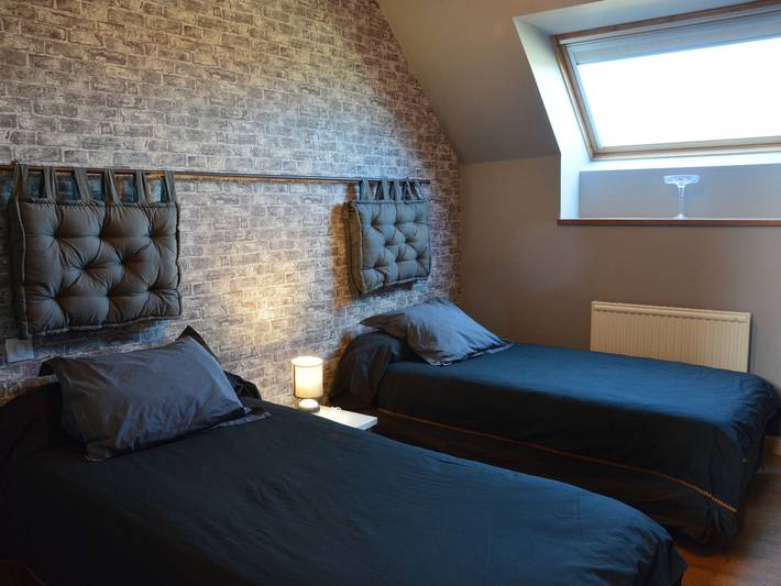 Charming Farmhouse Stay: Cozy 2-Bedroom Home with Terrace, Near Paris, Orléans & Chartres in Oinville-Saint-Liphard, Chartres region