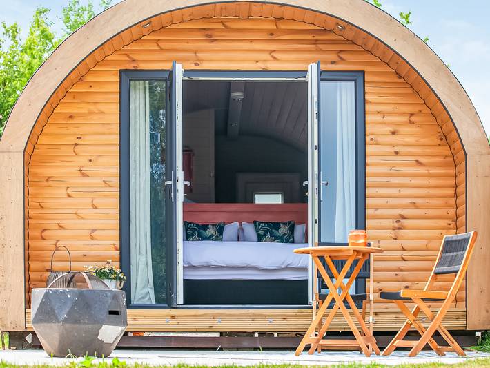 Glamping for 2 people, with garden in Devon