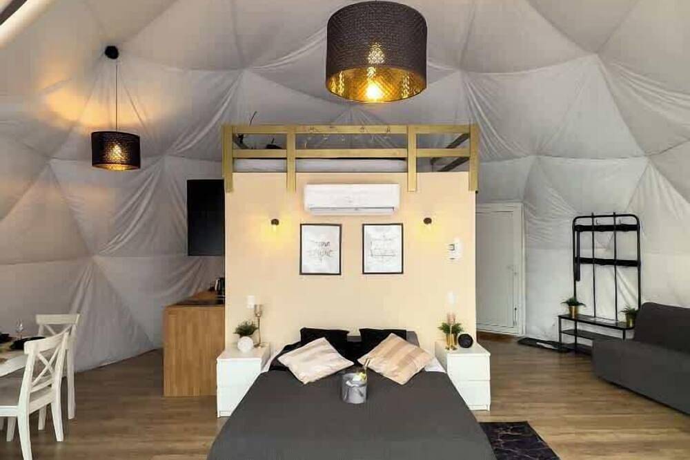 Glamp Glamour - Sauna, Hot Tub & Alpacas in Grande Pologne
