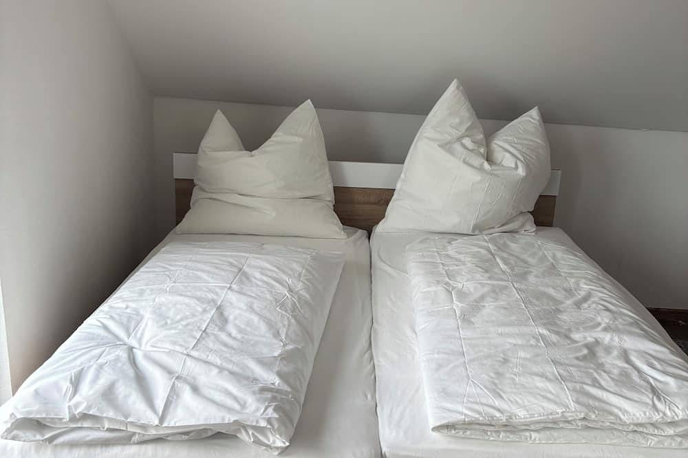 Ganze Wohnung, 1-bedroom apartment in Vilseck with Wifi, walking distance to base & food trucks in Vilseck, Ostbayern