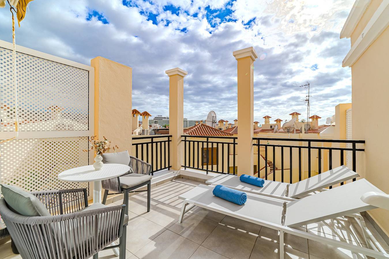 Ganze Wohnung, Ferienwohnung 'Yucca Park Duplex' mit Gemeinschaftspool, Wlan und Klimaanlage in Playa del Duque, Adeje