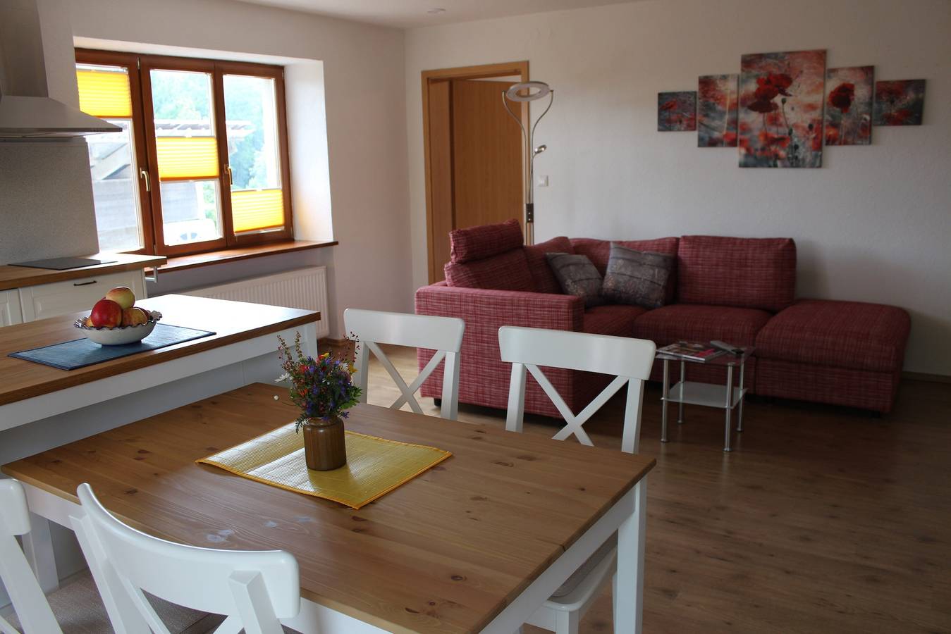 Ganze Wohnung, Ferienwohnung 'Große In Altem Hofgut' mit Balkon und Wi-Fi in Hilzingen, Hegau