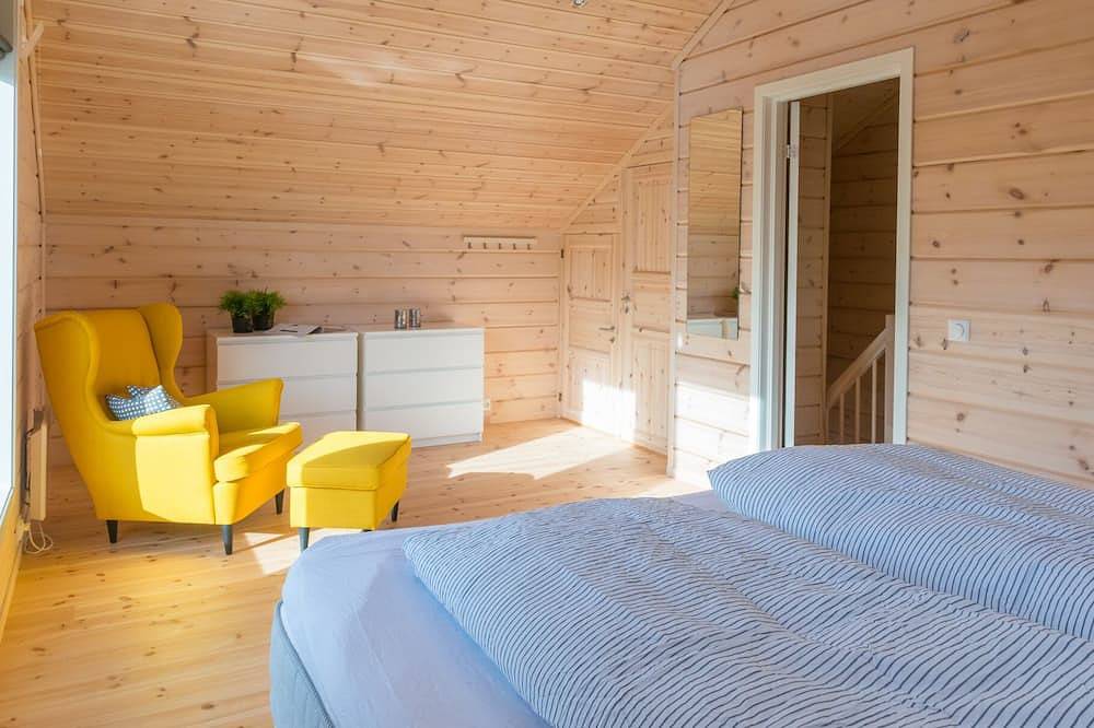 Norwegian holiday home directly on Lake Vravatn and in the middle of nature in Vrådal, Kviteseid