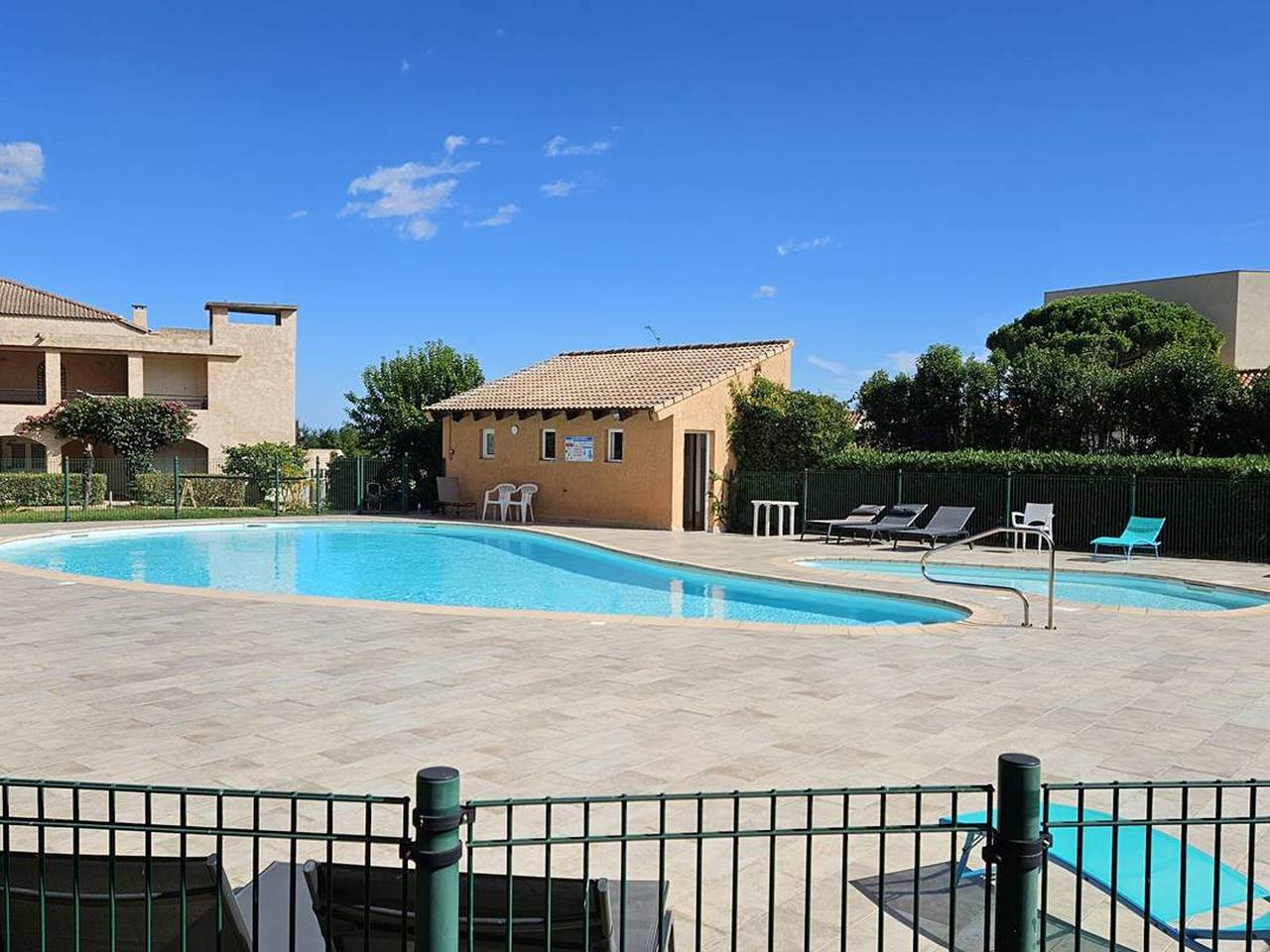 Appartement entier, Appartement T3 avec Piscine, Jardin Privatif et Wi-Fi, à 150m de la Plage de Scaffa Rossa in Sari-Solenzara, Arrondissement de Sartène