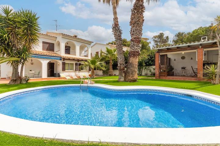 Ferienhaus für 6 Personen, mit Balkon und Pool sowie Garten - 1